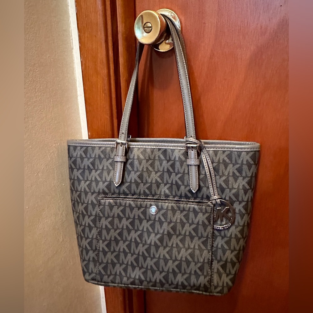 Micheal Kors purse